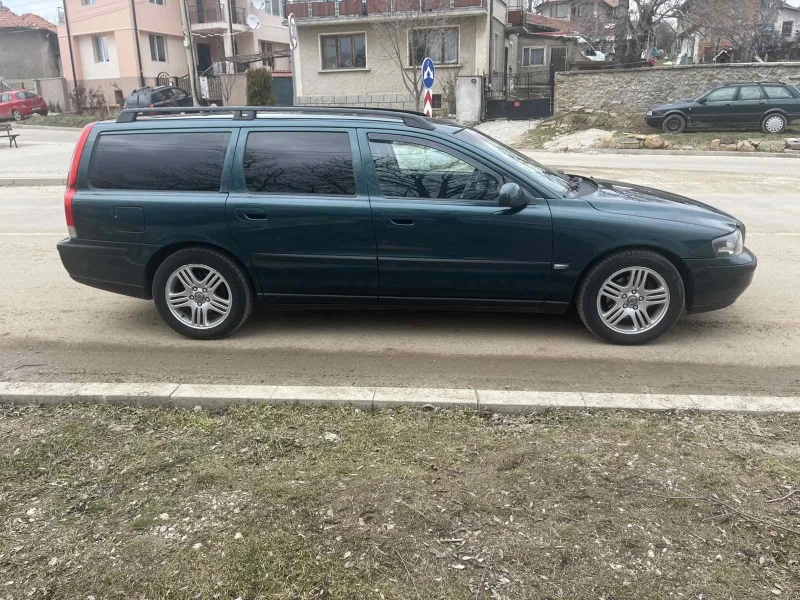 Volvo V70 2.4 Газ, снимка 2 - Автомобили и джипове - 49589233