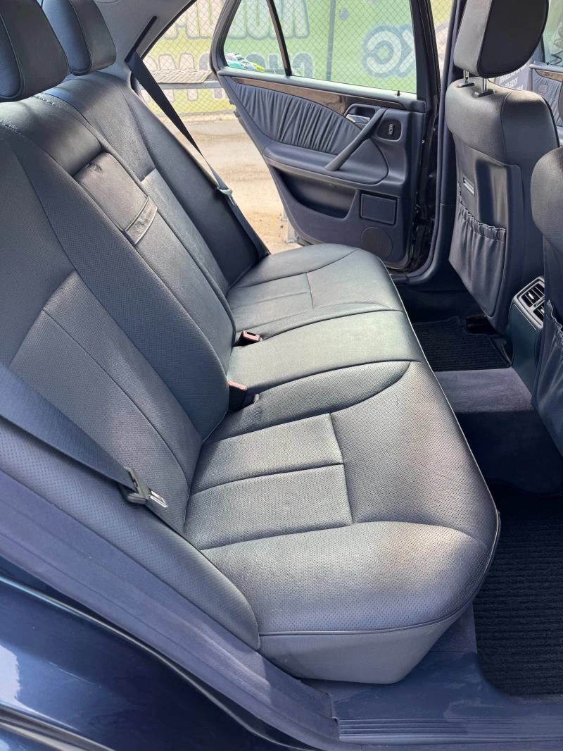 Mercedes-Benz E 200, снимка 10 - Автомобили и джипове - 52031144