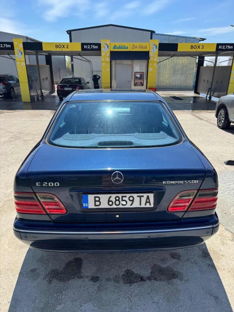 Mercedes-Benz E 200, снимка 8 - Автомобили и джипове - 52031144