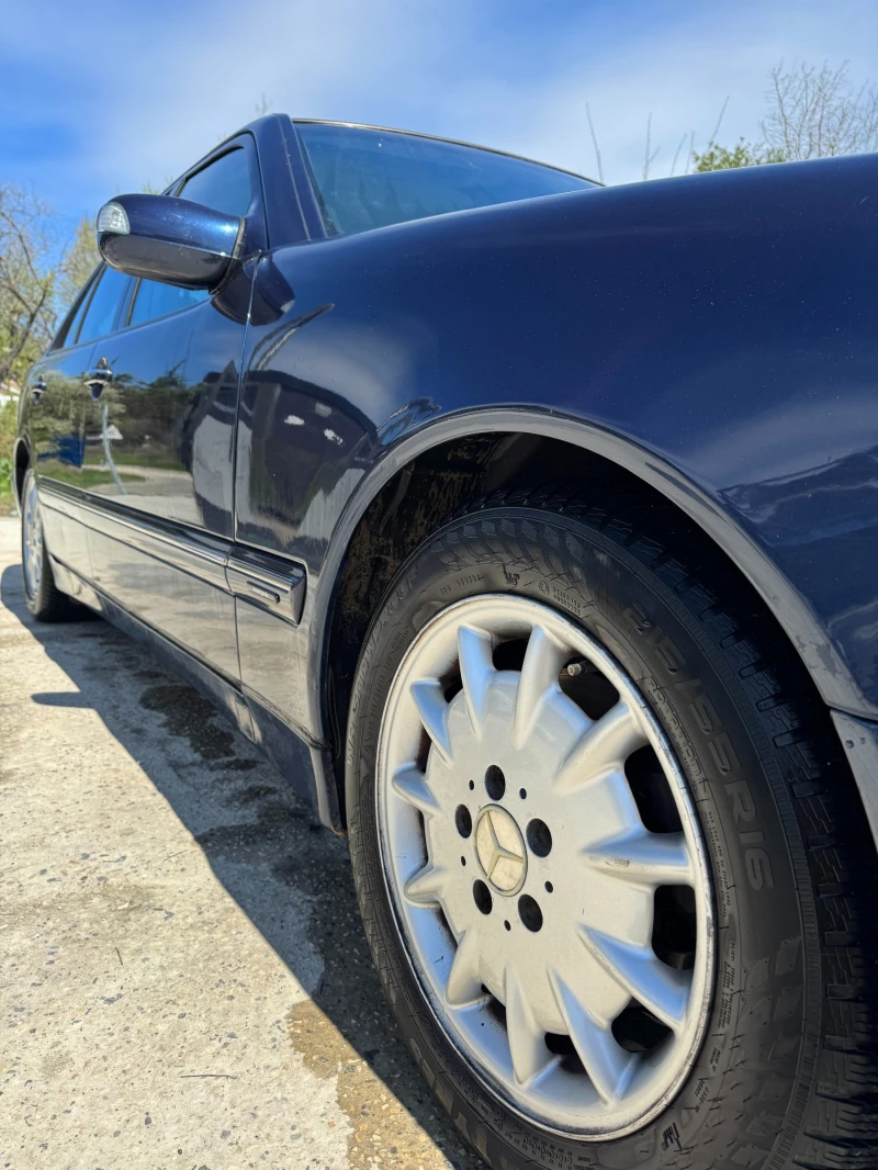 Mercedes-Benz E 200, снимка 2 - Автомобили и джипове - 52031144