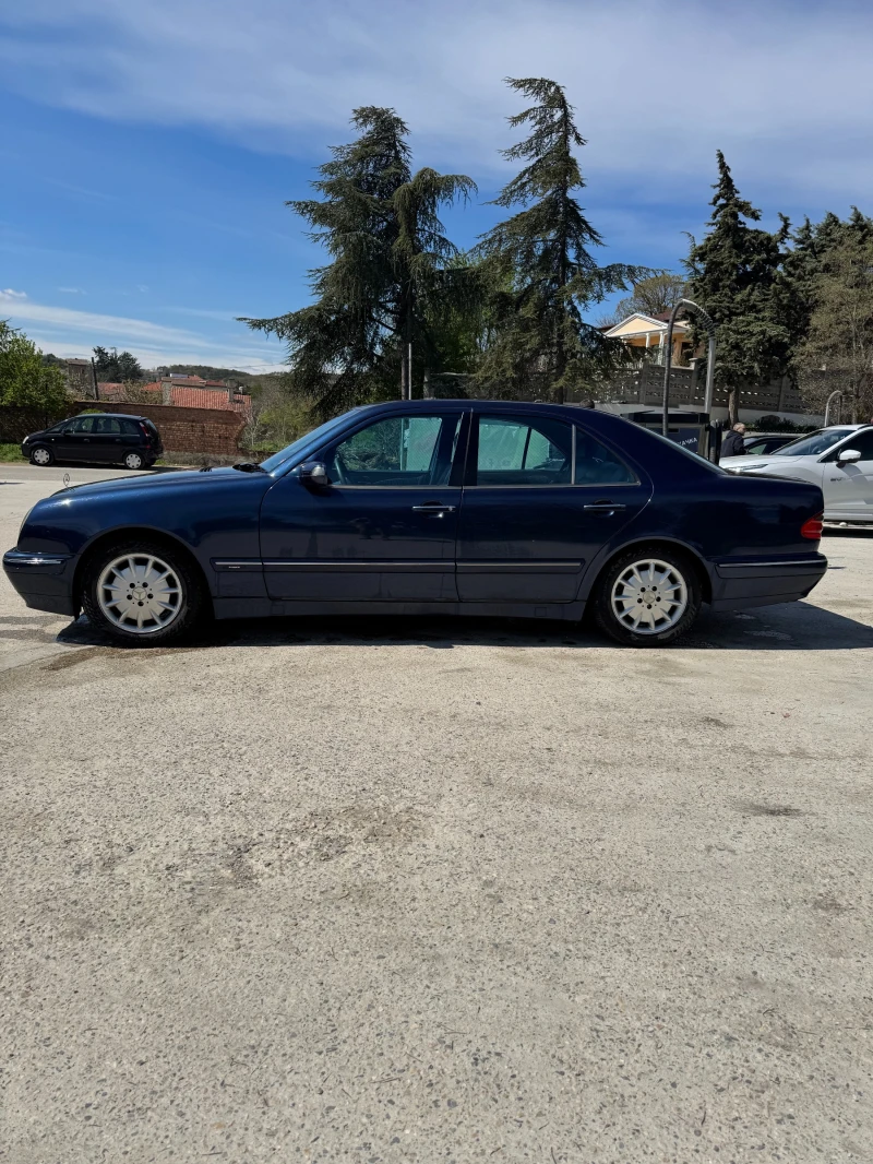 Mercedes-Benz E 200, снимка 6 - Автомобили и джипове - 52031144