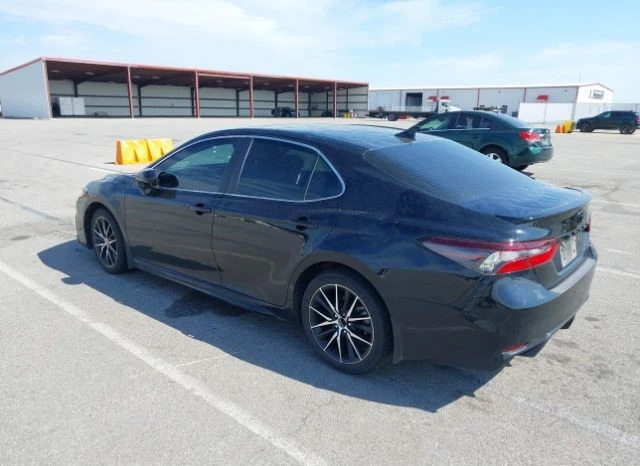 Toyota Camry SE ФИКСИРАНА ЦЕНА ДО БЪЛГАРИЯ!, снимка 4 - Автомобили и джипове - 47941215