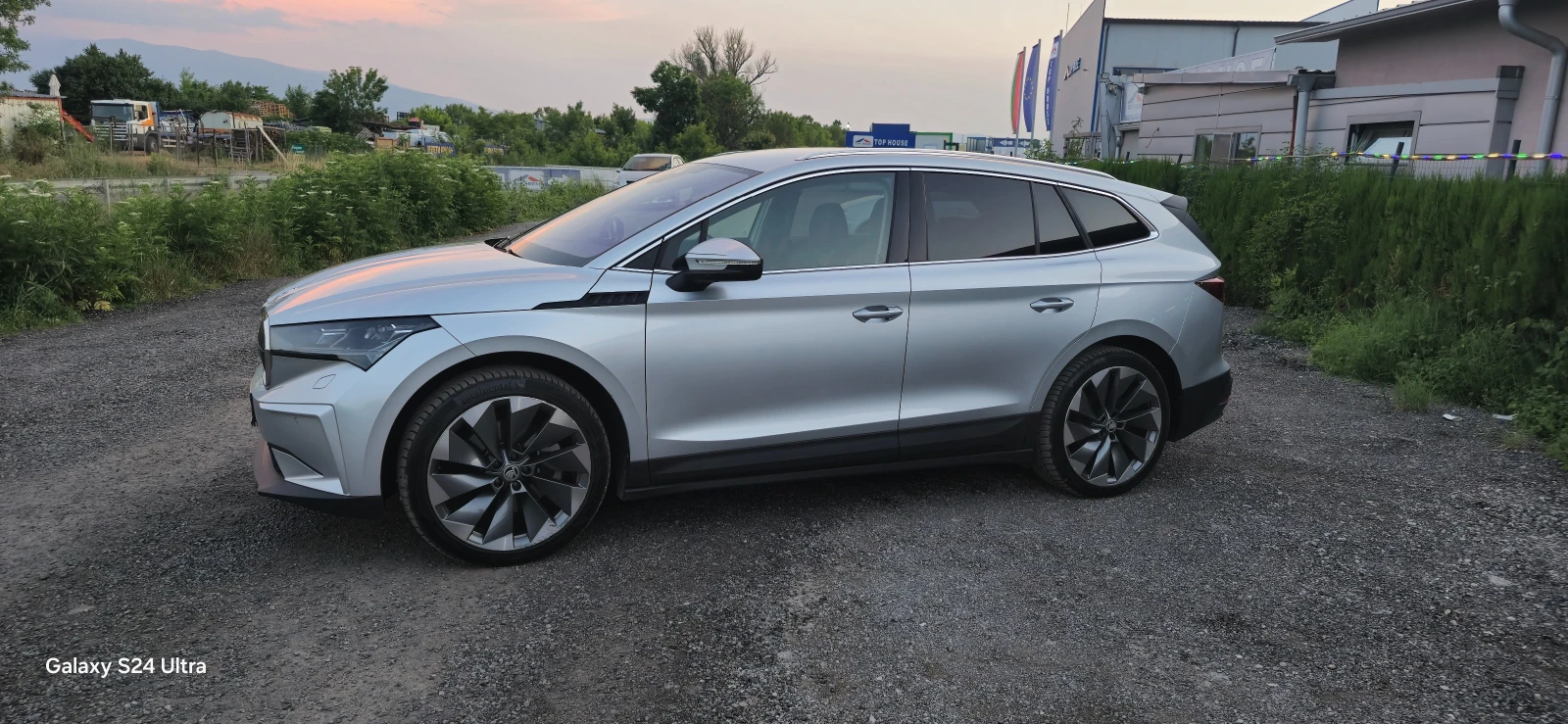 Skoda Enyaq 80IV* Термопомпа* Matrix LED фарове* SOH 92%* Koжа - изображение 2