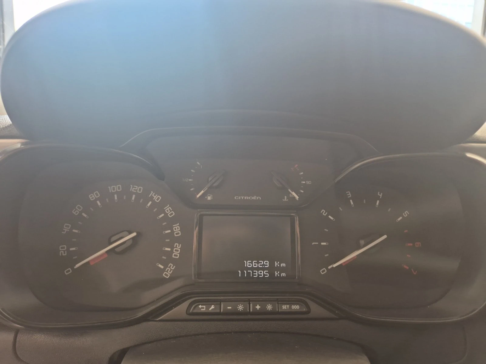 Citroen C3 FEEL PureTech 82 BVM5 - изображение 10