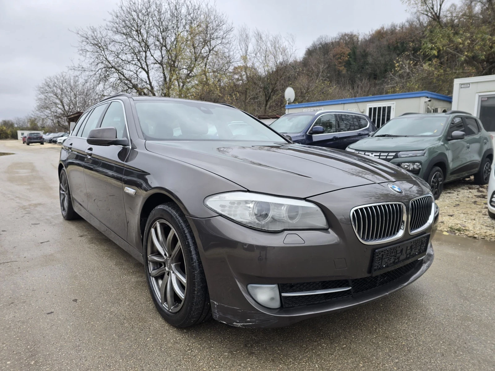 BMW 520 2.0D 184к.с Business Топ състояние  - изображение 2