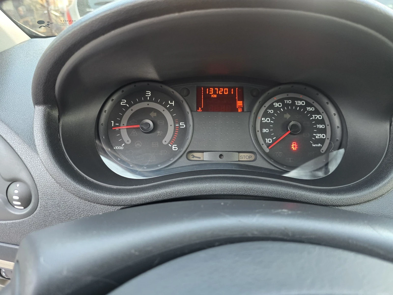 Renault Clio 1.5 DCI 137000KM, снимка 12 - Автомобили и джипове - 53503007
