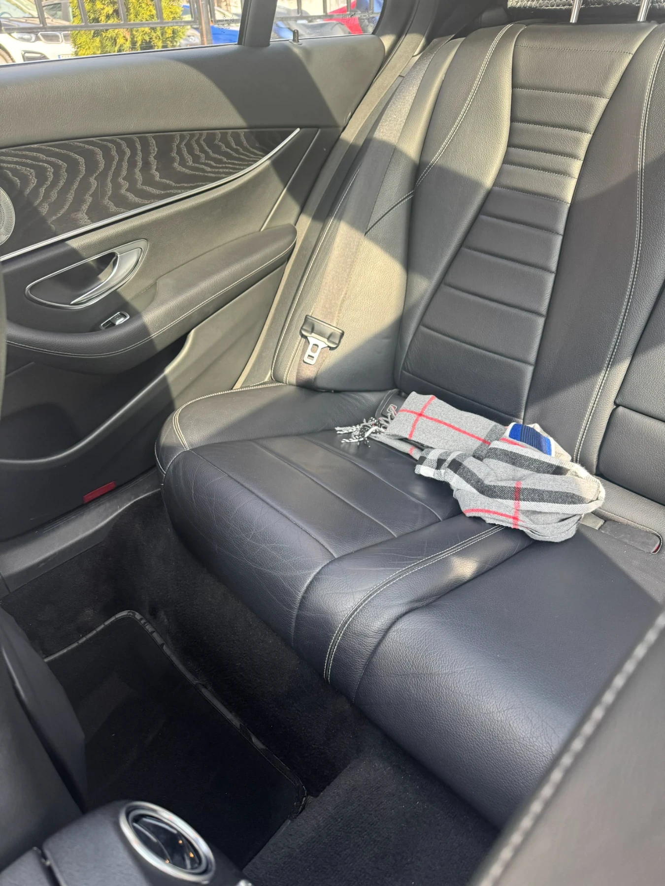 Mercedes-Benz E 220, снимка 9 - Автомобили и джипове - 53756386