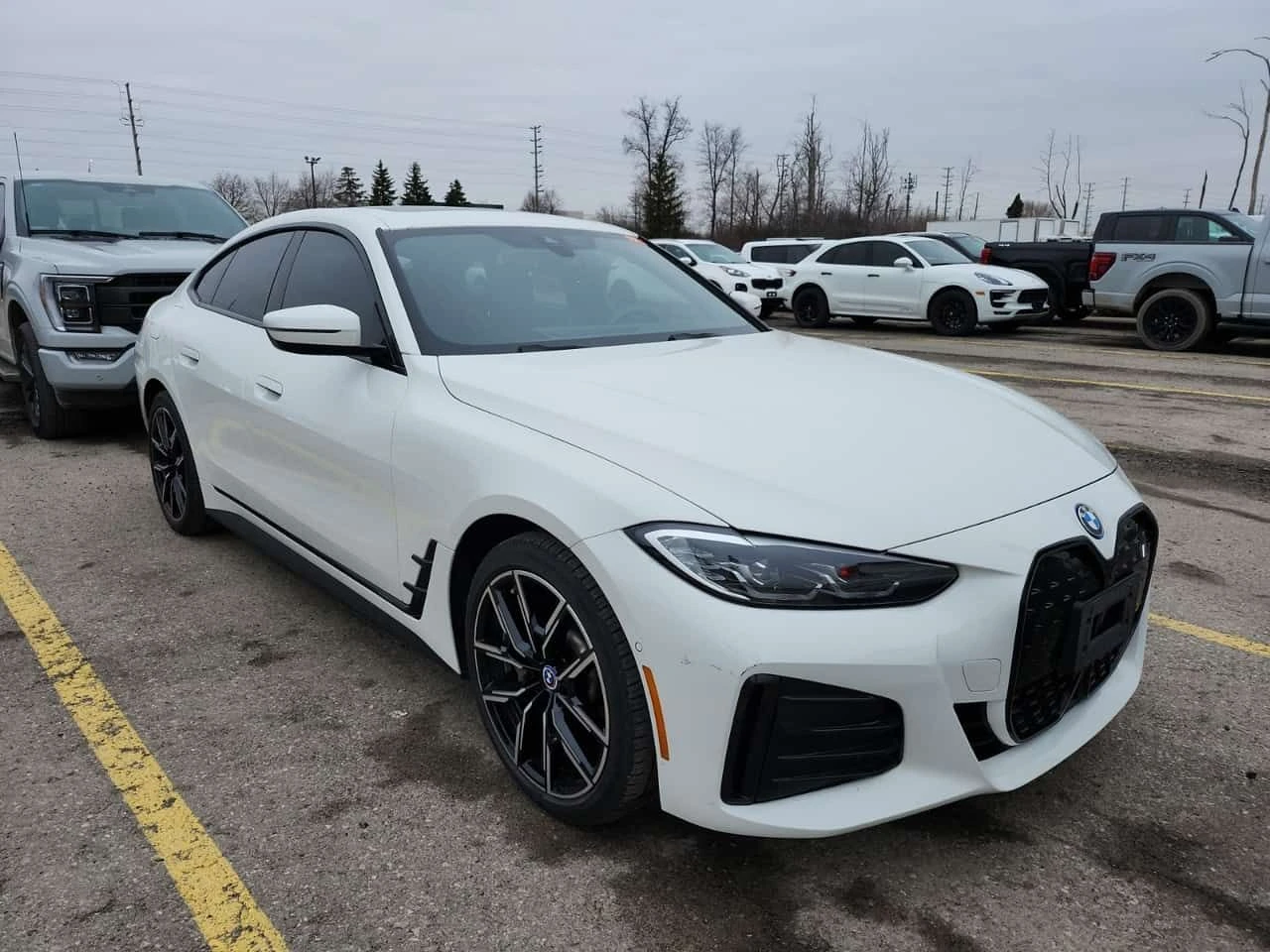 BMW i4 EDRIVE40  CARFAX, снимка 2 - Автомобили и джипове - 54070660