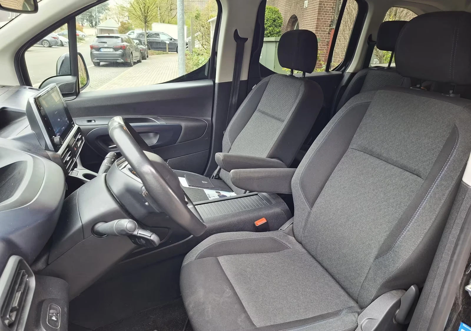 Peugeot Rifter ALLURE/102HP/CAM/LED/NAVI/CPLAY/151q, снимка 5 - Автомобили и джипове - 54149852