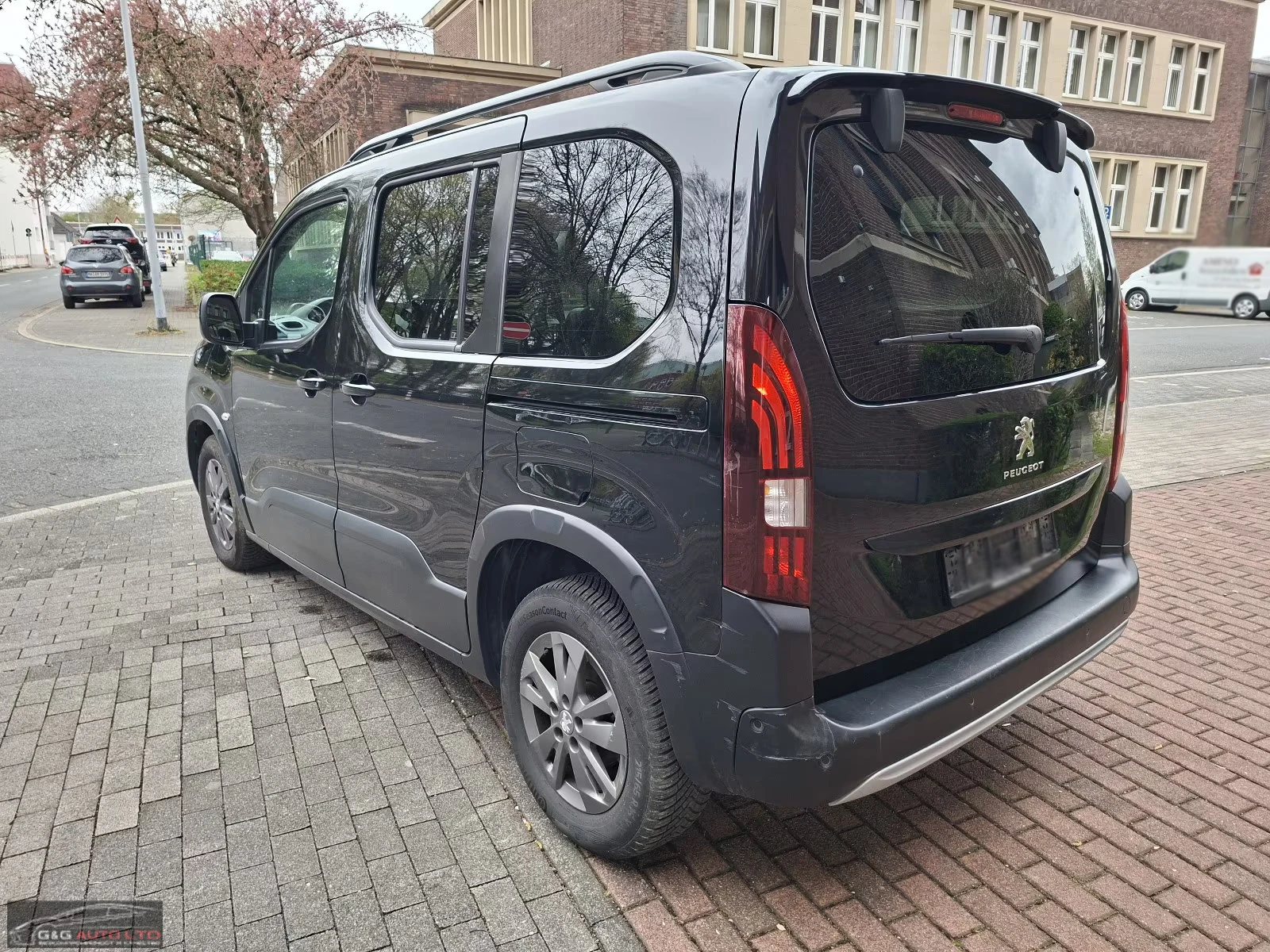 Peugeot Rifter ALLURE/102HP/CAM/LED/NAVI/CPLAY/151q, снимка 2 - Автомобили и джипове - 54149852