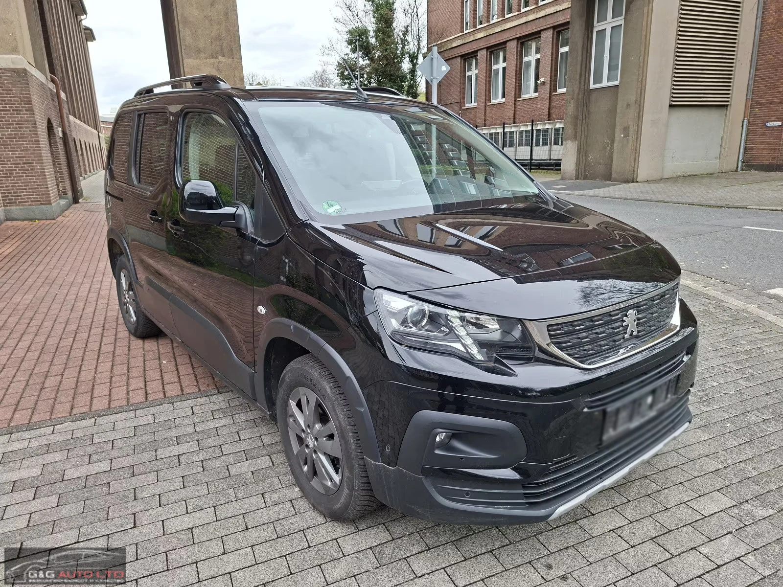Peugeot Rifter ALLURE/102HP/CAM/LED/NAVI/CPLAY/151q, снимка 3 - Автомобили и джипове - 54149852