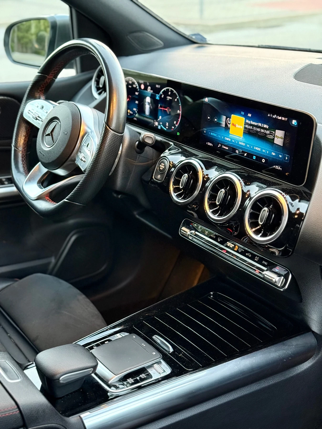 Mercedes-Benz B 180 AMG DCT, снимка 9 - Автомобили и джипове - 54156119