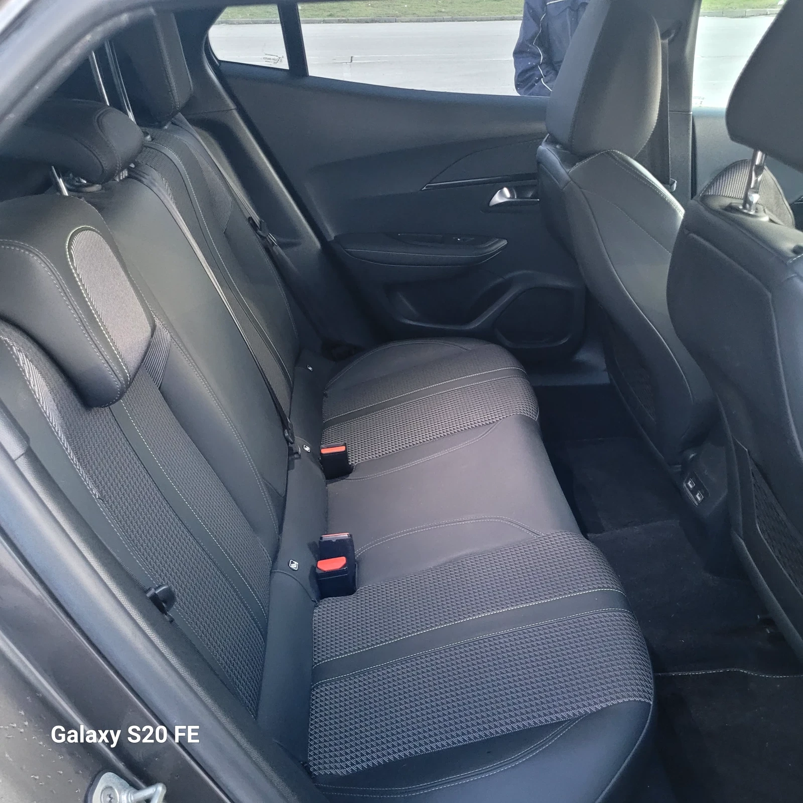 Peugeot 2008 GT Line, снимка 9 - Автомобили и джипове - 54372208