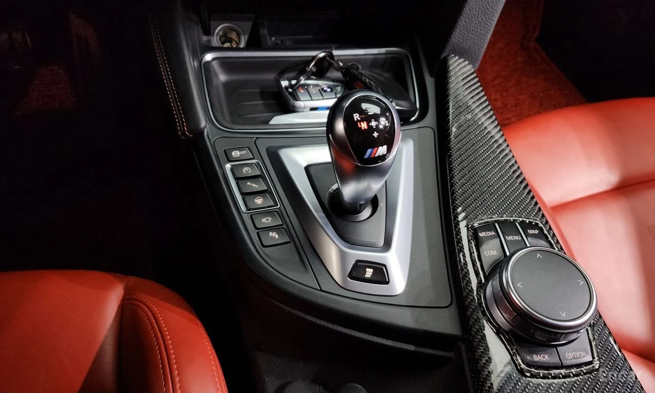BMW M3 COMPETITION* HARMAN KARDON* КОЖА* ПОДГРЕВ* HEADUP, снимка 14 - Автомобили и джипове - 54593195
