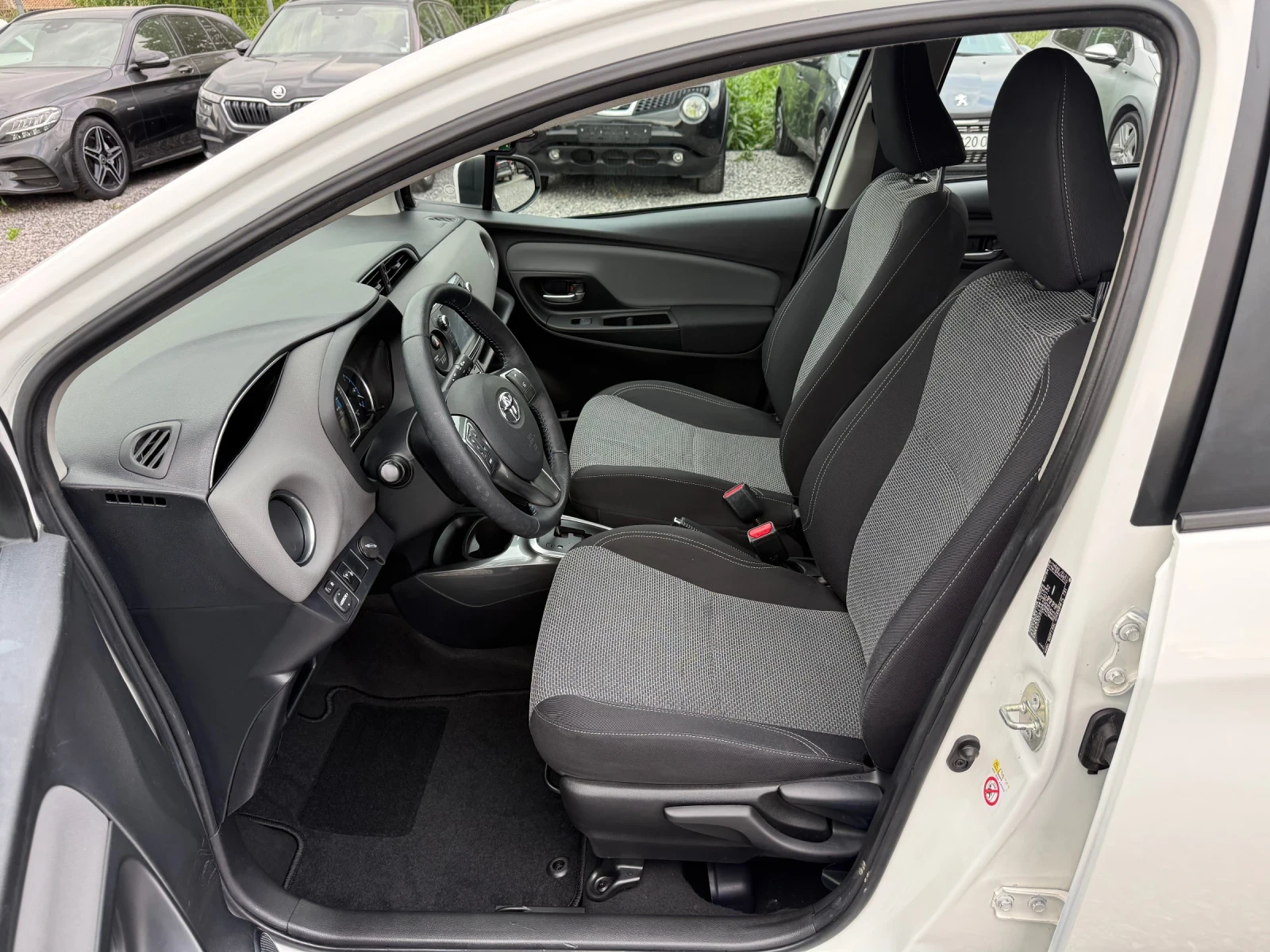Toyota Yaris Facelift 2016г. 1.5 (100 кс)Hybrid e-CVT/97 000км, снимка 11 - Автомобили и джипове - 54634200