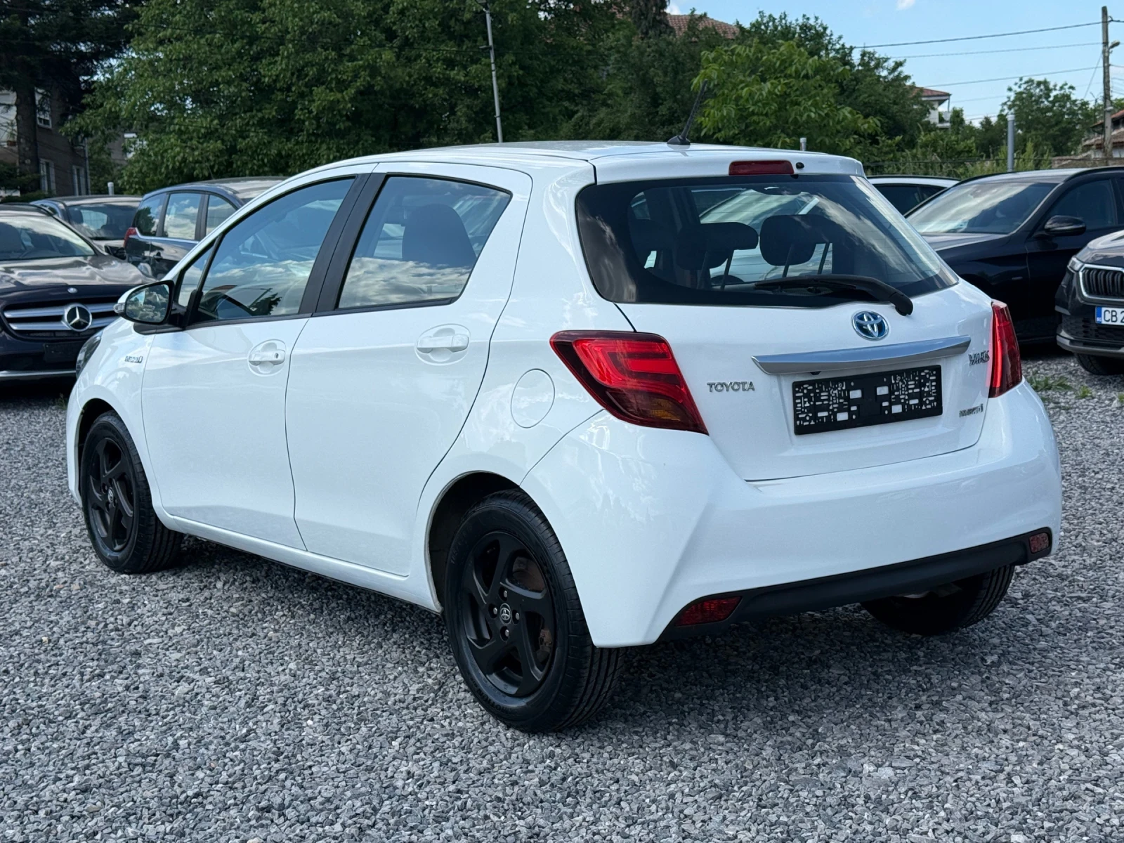 Toyota Yaris Facelift 1.5 (100 кс) Hybrid /97 000км./ Нови гуми, снимка 6 - Автомобили и джипове - 54634200