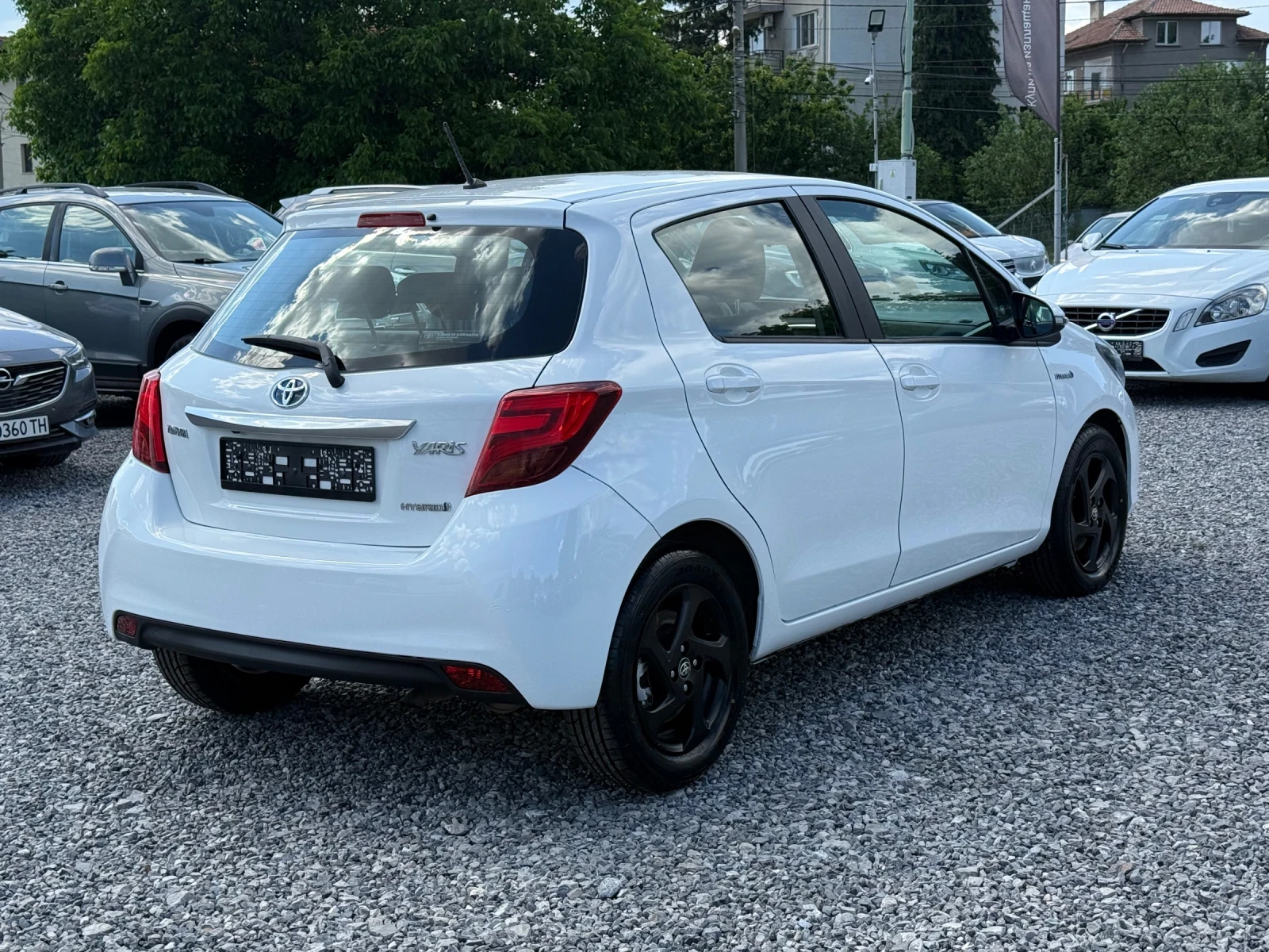 Toyota Yaris Facelift 1.5 (100 кс) Hybrid /97 000км./ Нови гуми, снимка 8 - Автомобили и джипове - 54634200