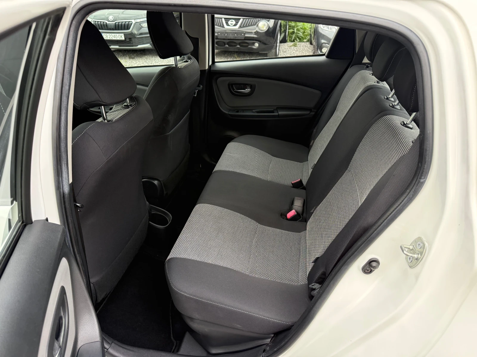 Toyota Yaris Facelift 2016г. 1.5 (100 кс)Hybrid e-CVT/97 000км, снимка 13 - Автомобили и джипове - 54634200