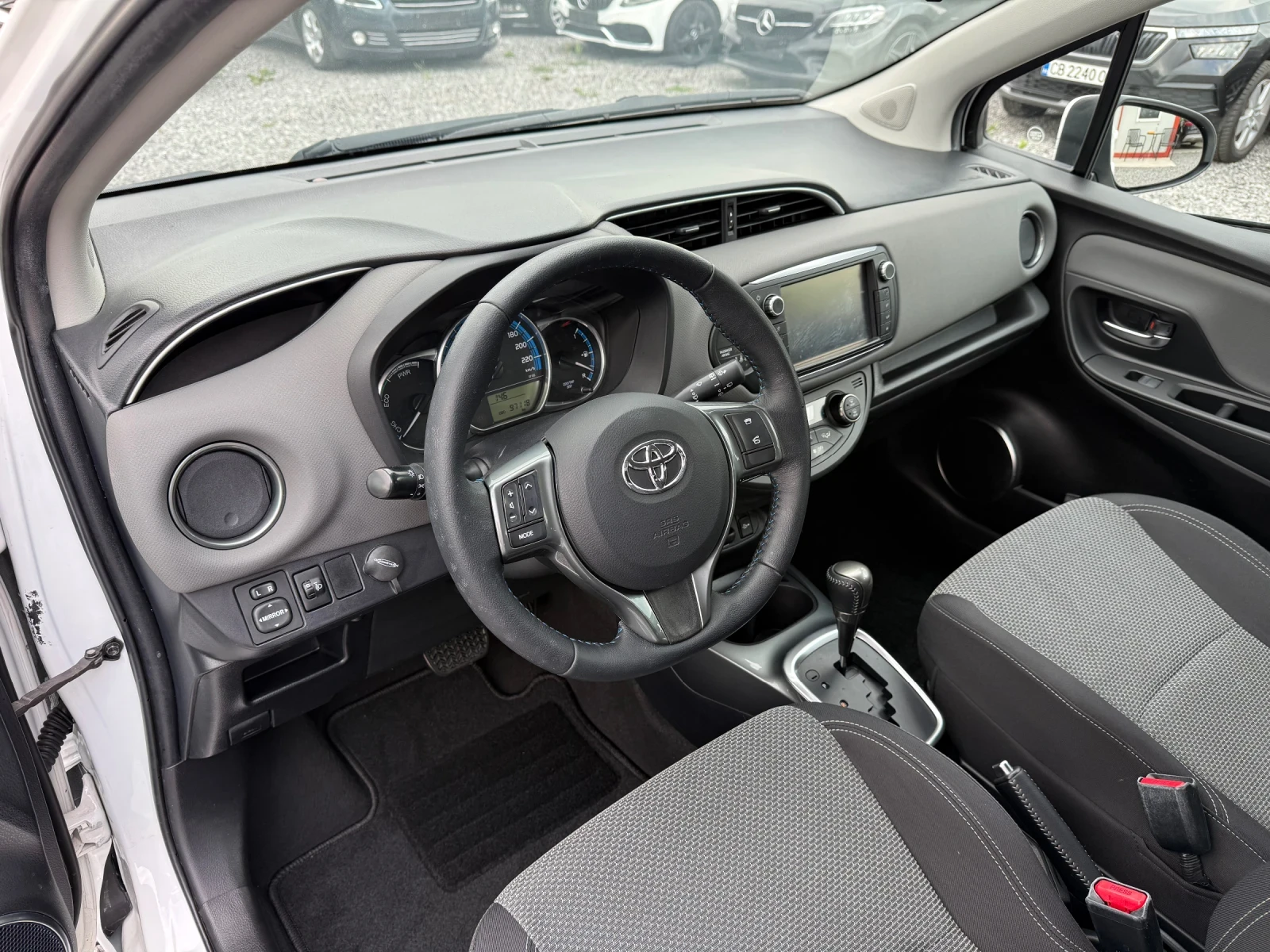 Toyota Yaris Facelift 2016г. 1.5 (100 кс)Hybrid e-CVT/97 000км, снимка 9 - Автомобили и джипове - 54634200