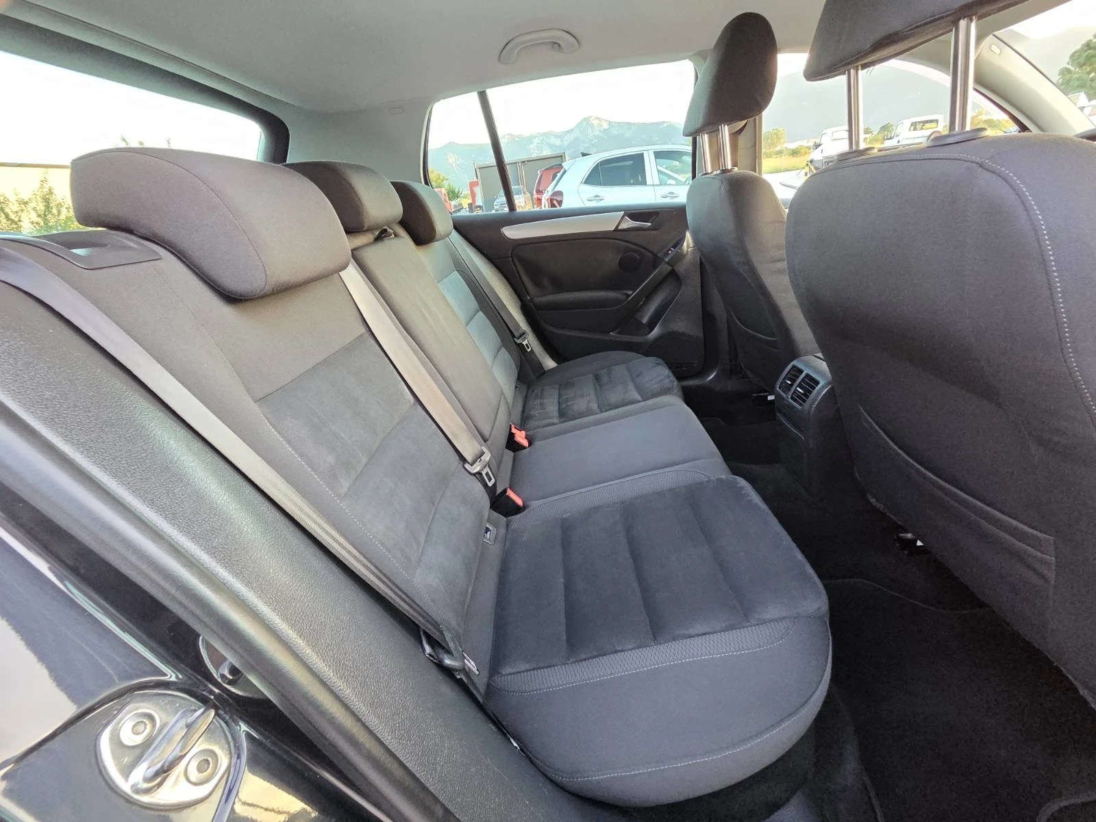 VW Golf 1.6 TDI 2011 ИТАЛИЯ , снимка 12 - Автомобили и джипове - 54858278