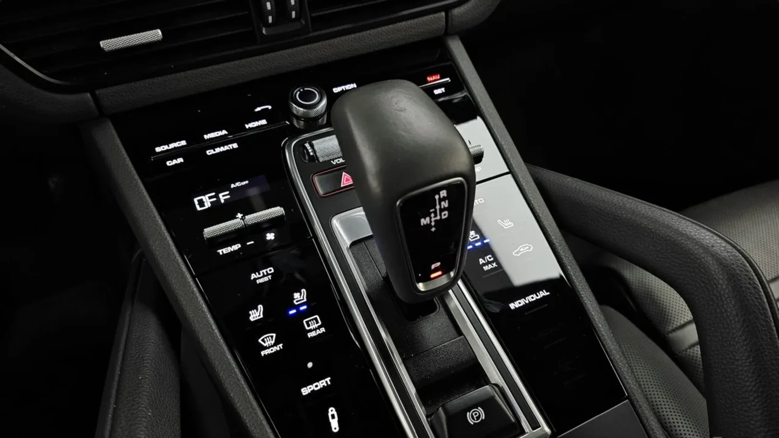 Porsche Cayenne 3.0 / ОБДУХ / PDCC / BOSE / PANO, снимка 9 - Автомобили и джипове - 54879865