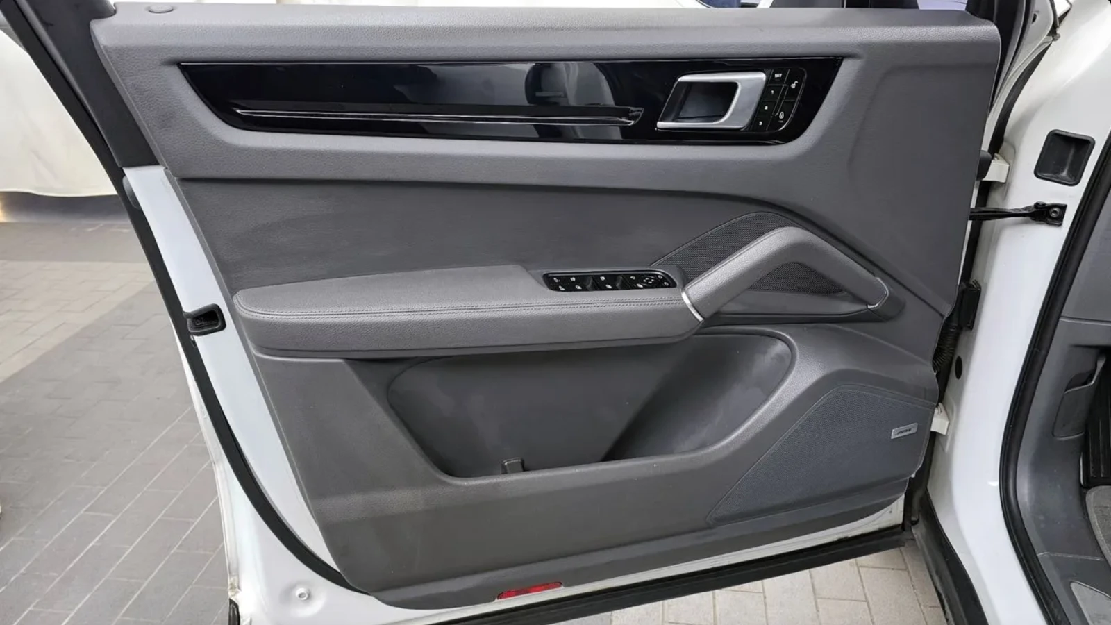 Porsche Cayenne 3.0 / ОБДУХ / PDCC / BOSE / PANO, снимка 12 - Автомобили и джипове - 54879865