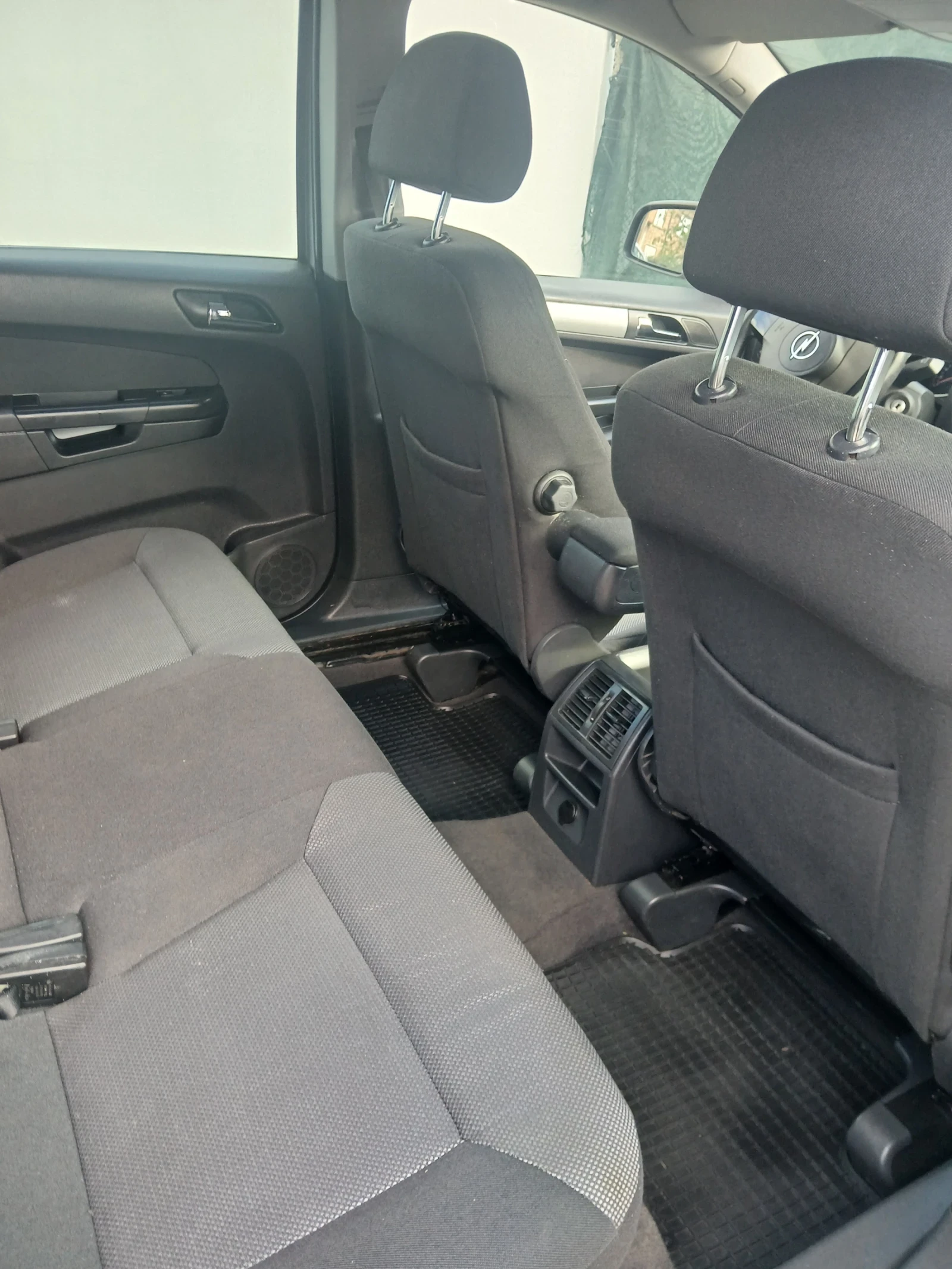 Opel Zafira 1.6, снимка 10 - Автомобили и джипове - 55160943