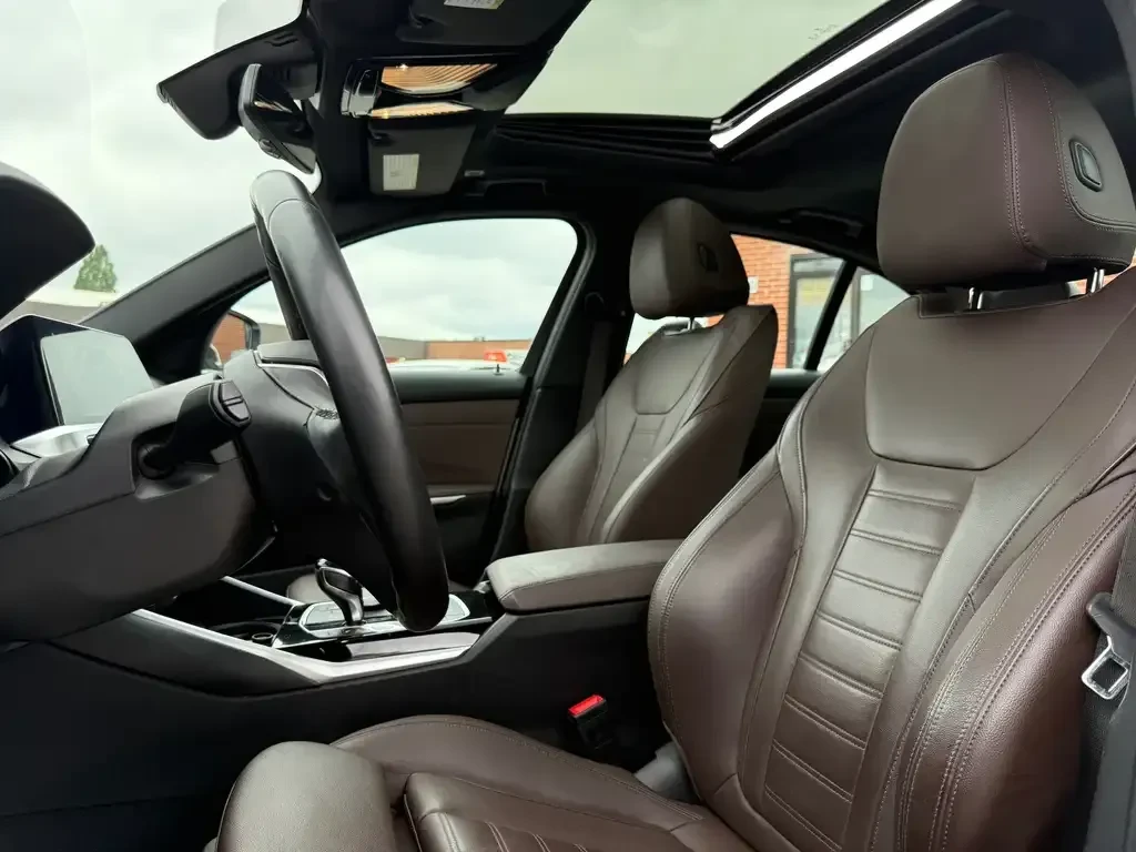 BMW 330 i xDrive, снимка 8 - Автомобили и джипове - 55616329