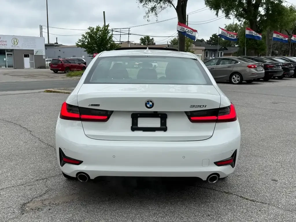 BMW 330 i xDrive, снимка 4 - Автомобили и джипове - 55616329