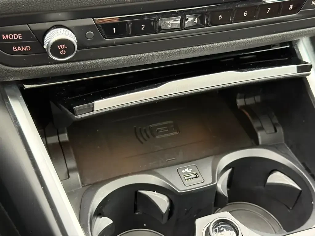 BMW 330 i xDrive, снимка 12 - Автомобили и джипове - 55616329