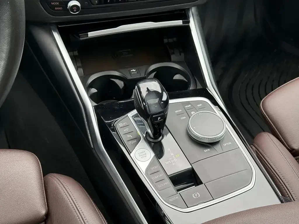 BMW 330 i xDrive, снимка 11 - Автомобили и джипове - 55616329
