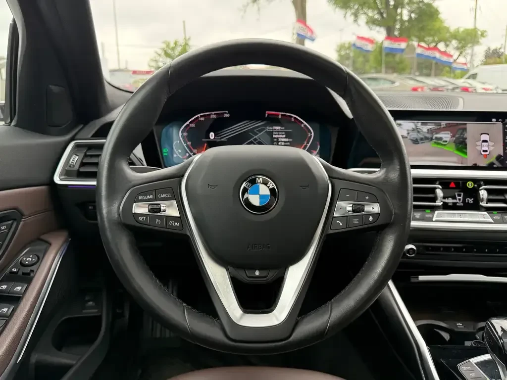 BMW 330 i xDrive, снимка 14 - Автомобили и джипове - 55616329