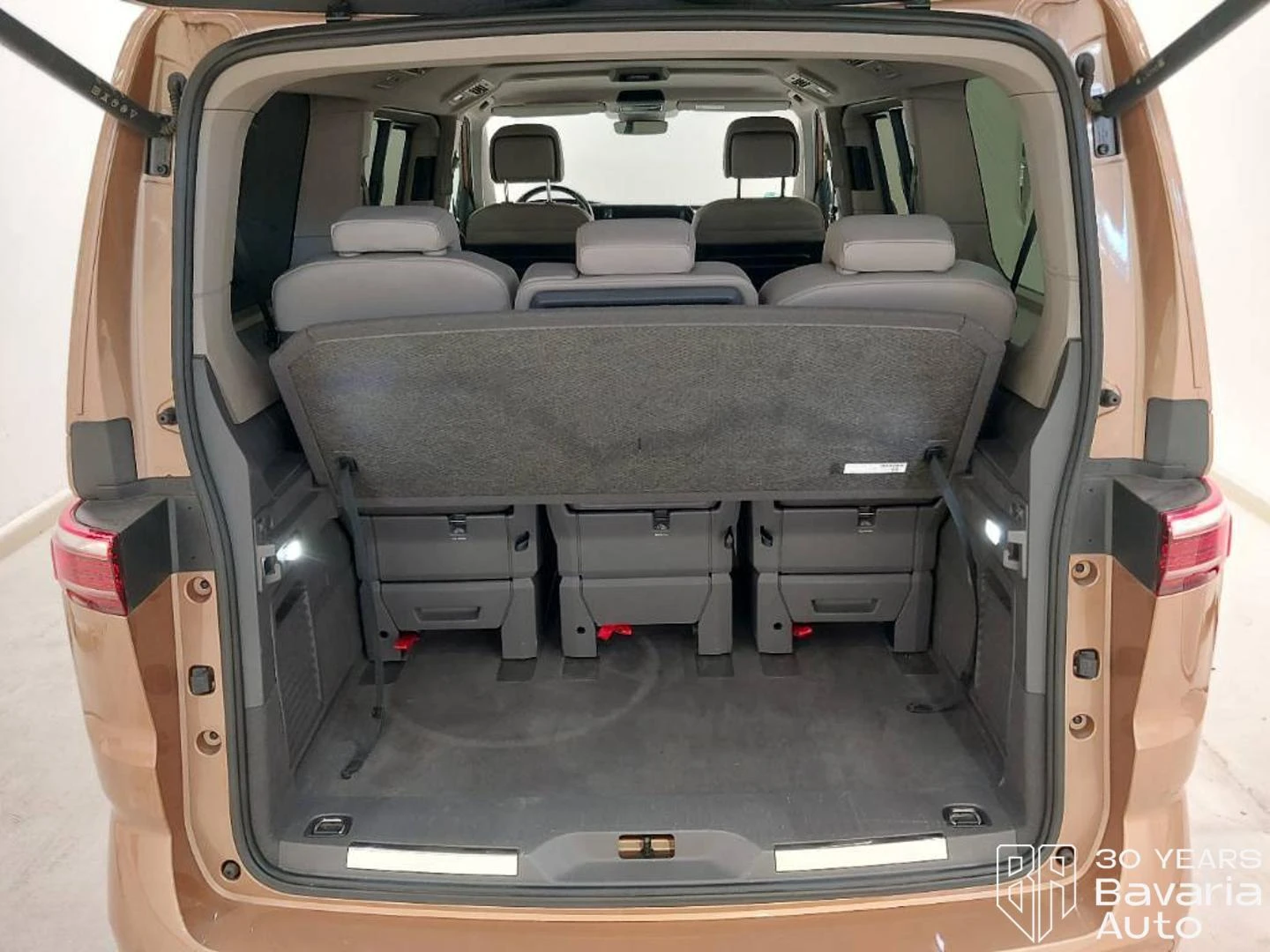 VW Multivan lang Style DSG Easy Open Basic , снимка 10 - Автомобили и джипове - 55767060