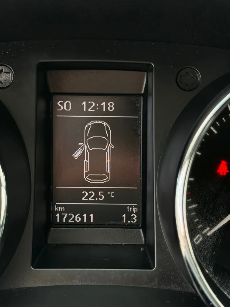 Skoda Yeti 2.0TDI* 170кс* 4х4* РЪЧНИ* СКОРОСТИ* * * , снимка 15 - Автомобили и джипове - 48862631