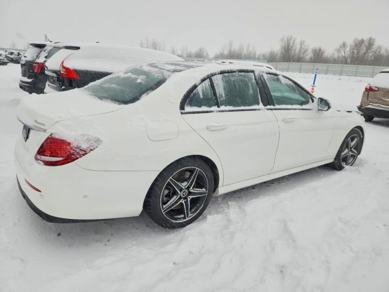 Mercedes-Benz E 400 * 4MATIC * CARFAX * БЕЗ ПЪРВОНАЧАЛНА ВНОСКА, снимка 4 - Автомобили и джипове - 53425488