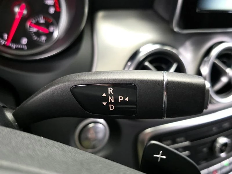 Mercedes-Benz GLA GLA220| 184к.с.| ВКЛ.ТЕХНОТЕСТ, снимка 9 - Автомобили и джипове - 55563649