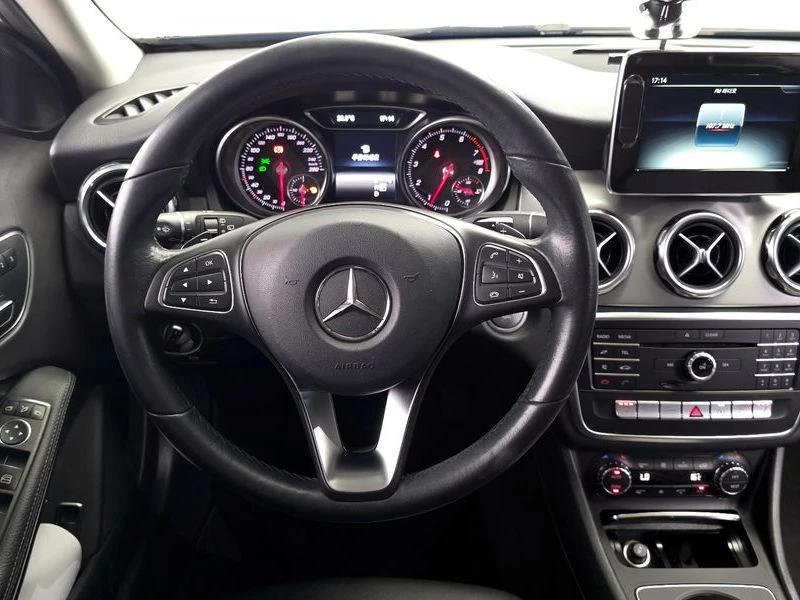 Mercedes-Benz GLA GLA220| 184к.с.| ВКЛ.ТЕХНОТЕСТ, снимка 13 - Автомобили и джипове - 55563649