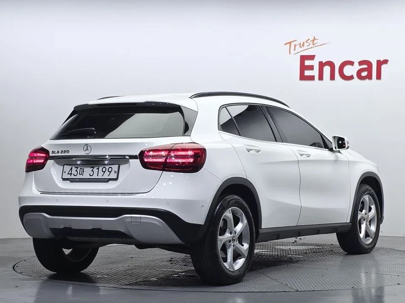 Mercedes-Benz GLA GLA220| 184к.с.| ВКЛ.ТЕХНОТЕСТ, снимка 2 - Автомобили и джипове - 55563649
