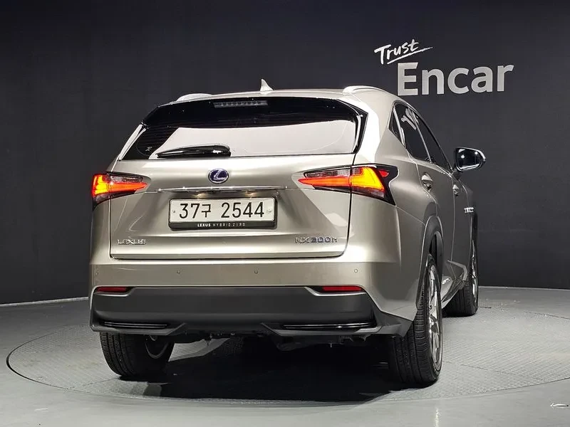Lexus NX 300Supreme, снимка 4 - Автомобили и джипове - 56271047