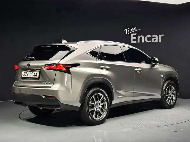 Lexus NX 300Supreme, снимка 2 - Автомобили и джипове - 56271047