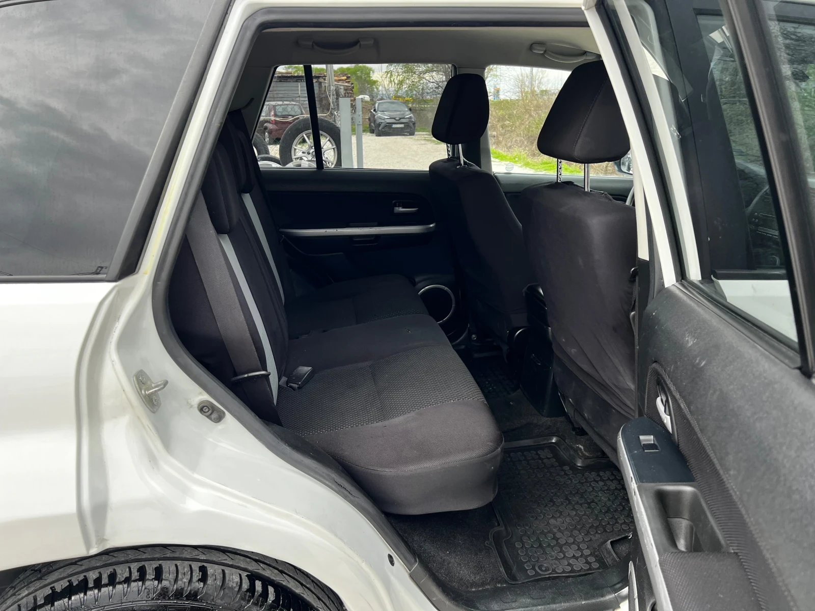 Suzuki Grand vitara 1.9 TDI 163000KM TOP, снимка 13 - Автомобили и джипове - 54013638