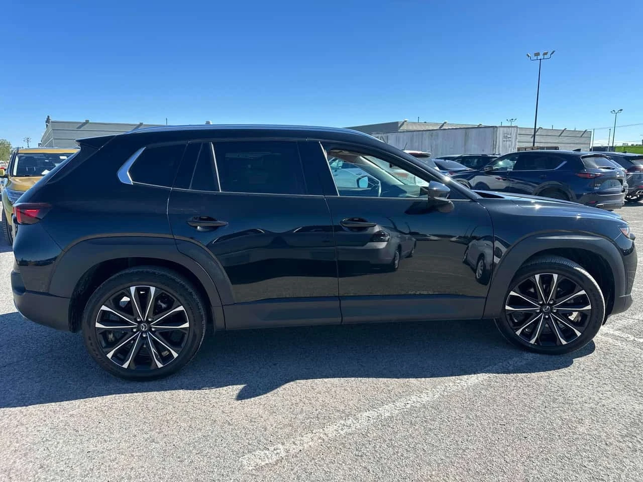 Mazda CX-50 * AWD * CARFAX * БЕЗ ПЪРВОНАЧАЛНА ВНОСКА, снимка 3 - Автомобили и джипове - 56207707