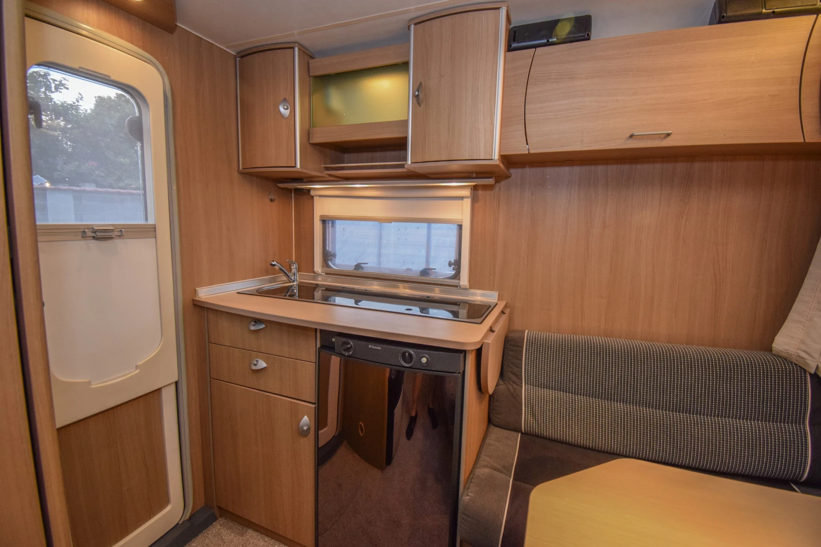 Каравана Bursner Averso Fifty 390 TS, снимка 9 - Каравани и кемпери - 55932848