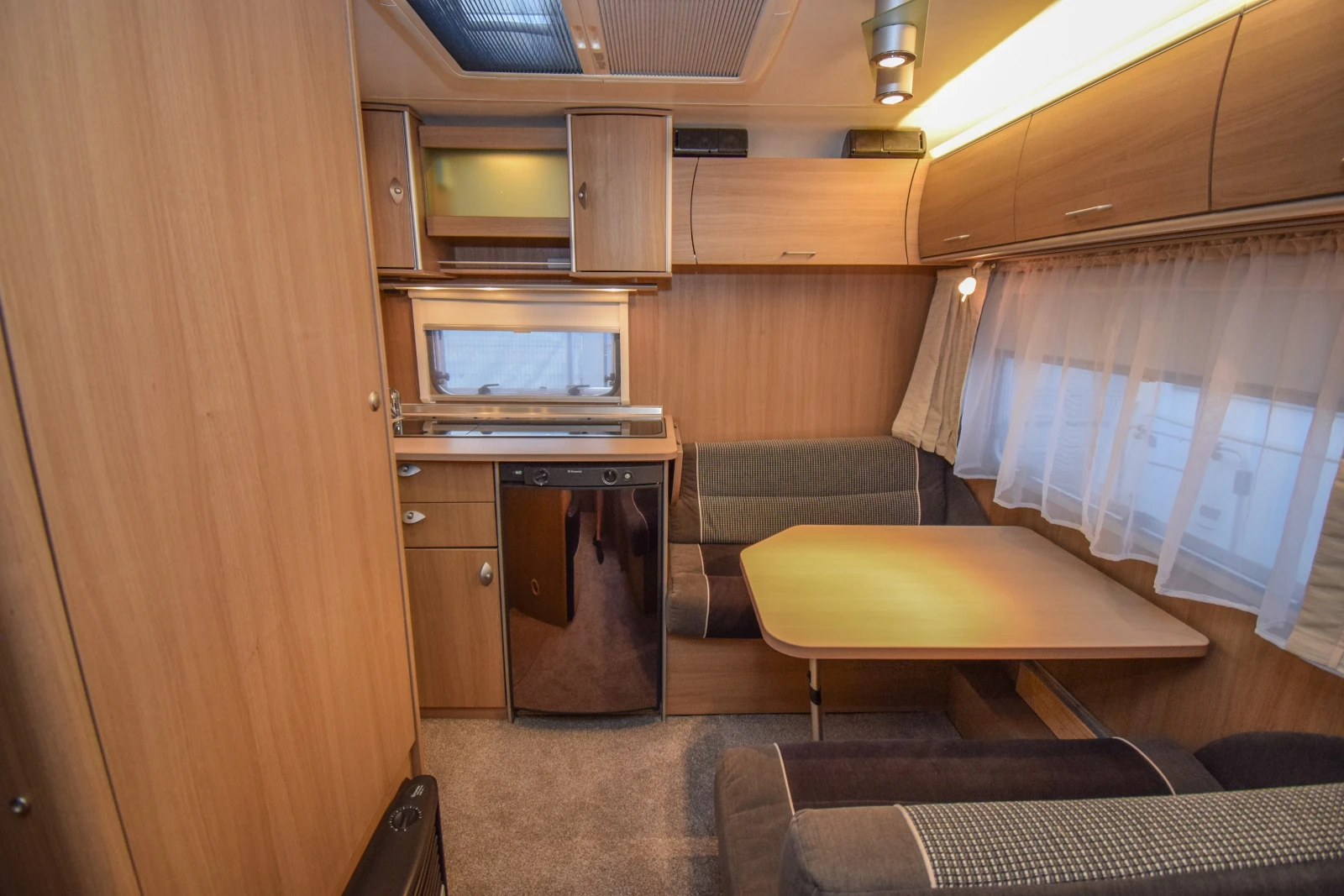 Каравана Bursner Averso Fifty 390 TS, снимка 8 - Каравани и кемпери - 55932848