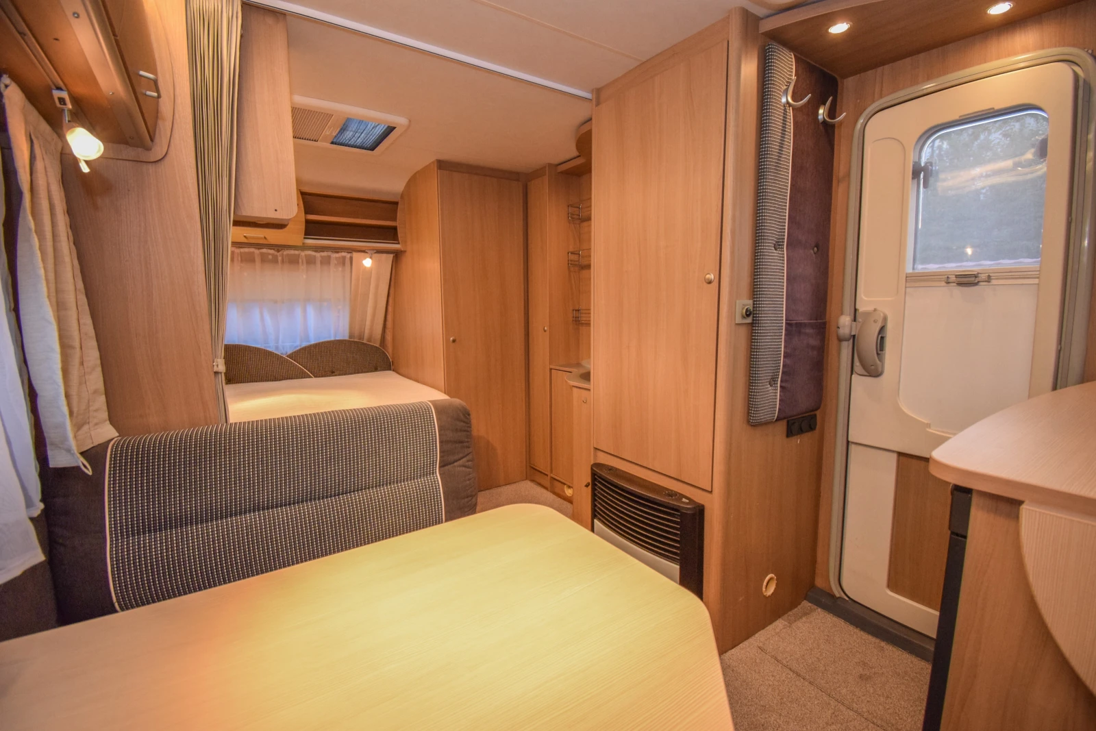 Каравана Bursner Averso Fifty 390 TS, снимка 12 - Каравани и кемпери - 55932848