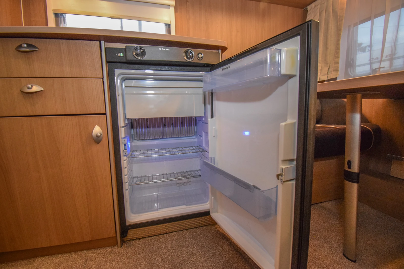 Каравана Bursner Averso Fifty 390 TS, снимка 11 - Каравани и кемпери - 55932848