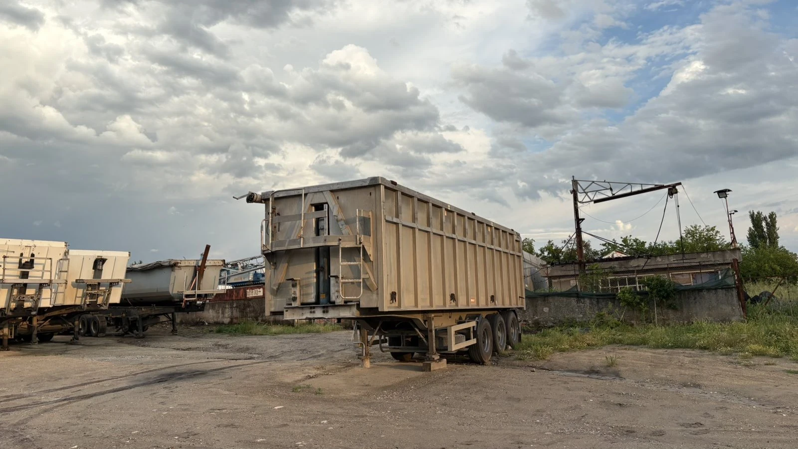 Полуремарке Benalu 48 кубика, тара 5300кг, снимка 6 - Ремаркета - 54737387