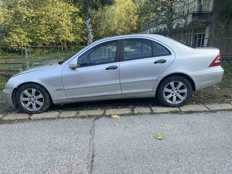 Mercedes-Benz C 180, снимка 5 - Автомобили и джипове - 48519399