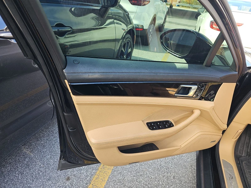 Porsche Panamera 4, снимка 10 - Автомобили и джипове - 52408356
