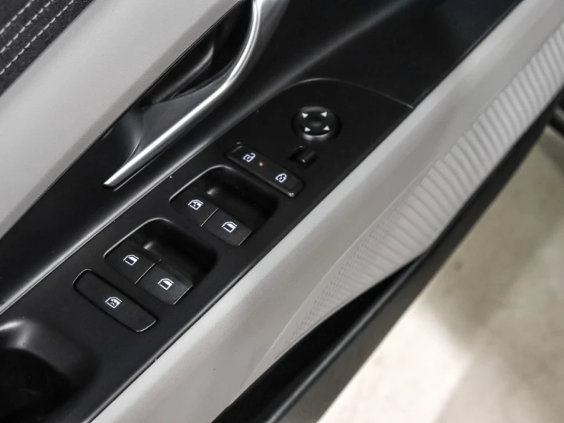 Hyundai Elantra 1.6 Hybrid / LUXURY PKG / AMBIENT / DISTRONIC, снимка 10 - Автомобили и джипове - 52677743